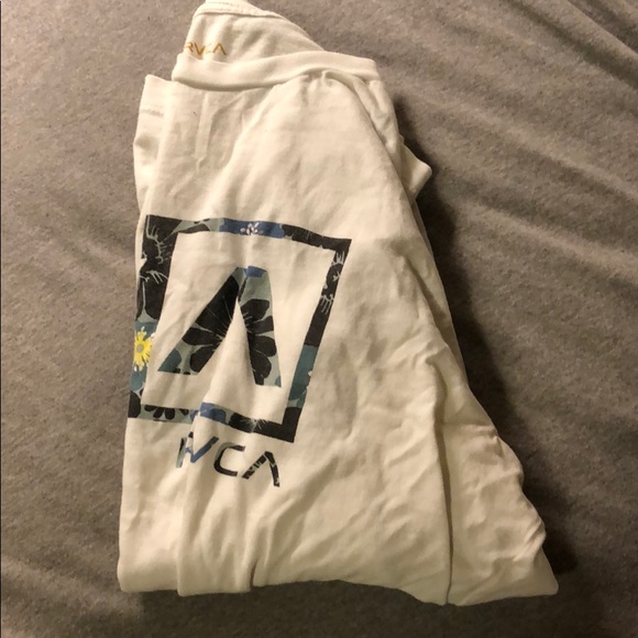 RVCA t-shirt - Picture 3 of 3